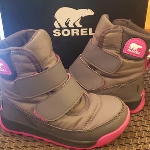 Sorel whitney II strap winter boots girls size 10 dark grey and purple pink